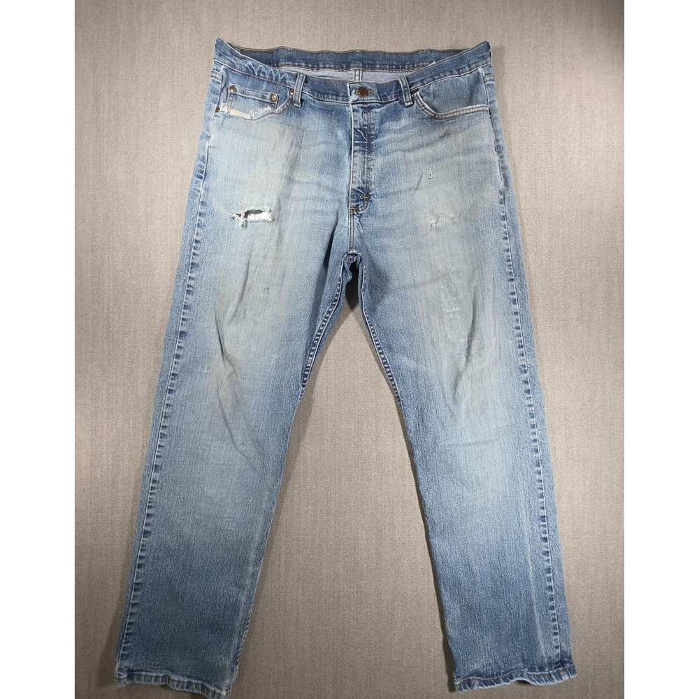 Wrangler Jeans Mens 38x32 Light Wash Relaxed Fit Distressed Denim 97FXWXD